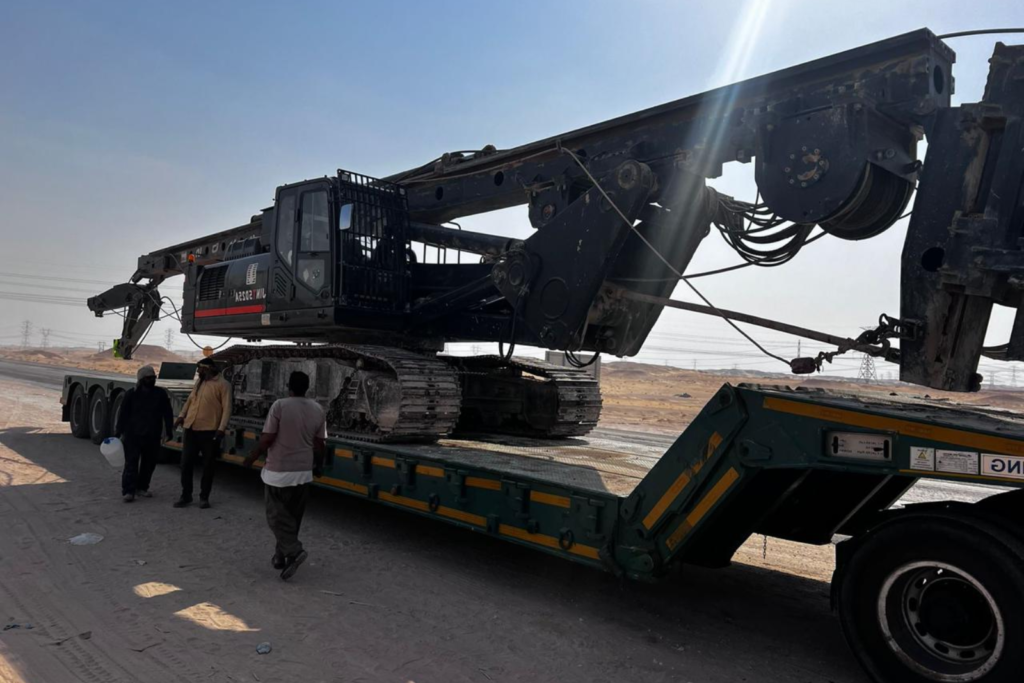 Arbab Loader abr-alarab – Leaders in logistics and heavy equipment transportation,